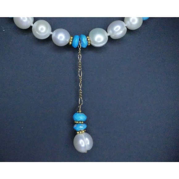 Very Classy Necklace With Blue & White Beads & Center Drop - Picture 5 of 13